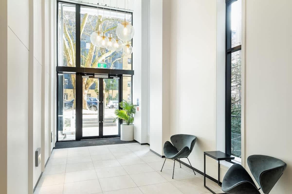 Tree-lined On High Level With Skytower View Apartment *