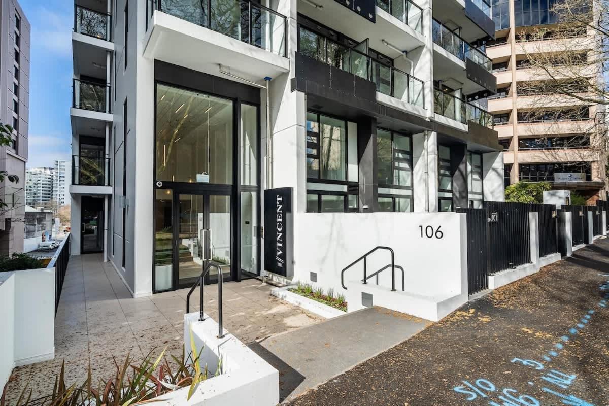 Tree-lined On High Level With Skytower View Apartment *