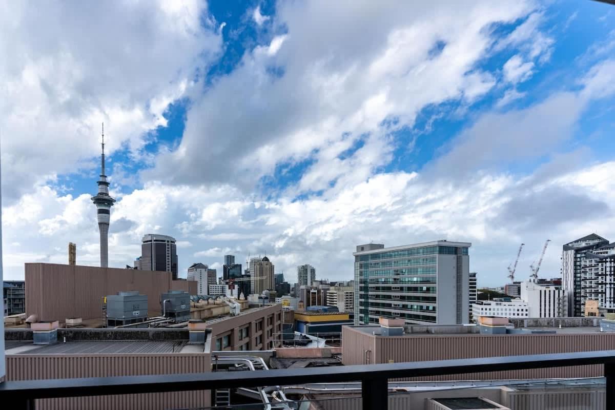 Tree-lined On High Level With Skytower View Auckland