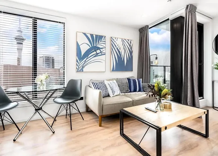 Tree-Lined Studio On High Level With Skytower View