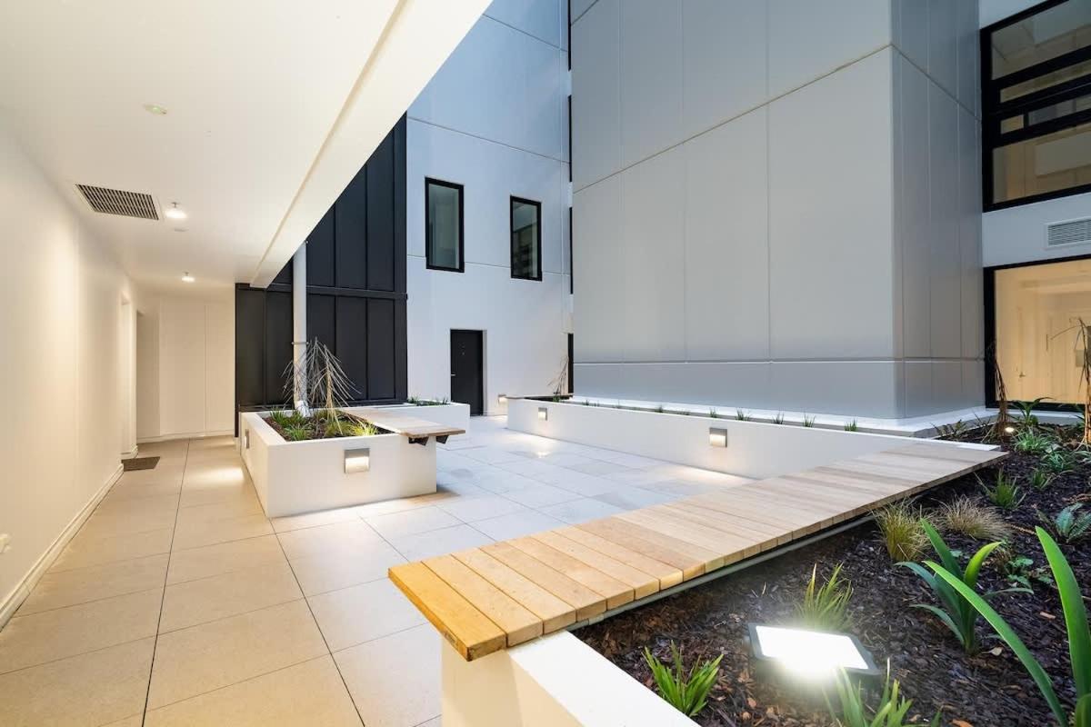 Tree-lined On High Level With Skytower View Apartment