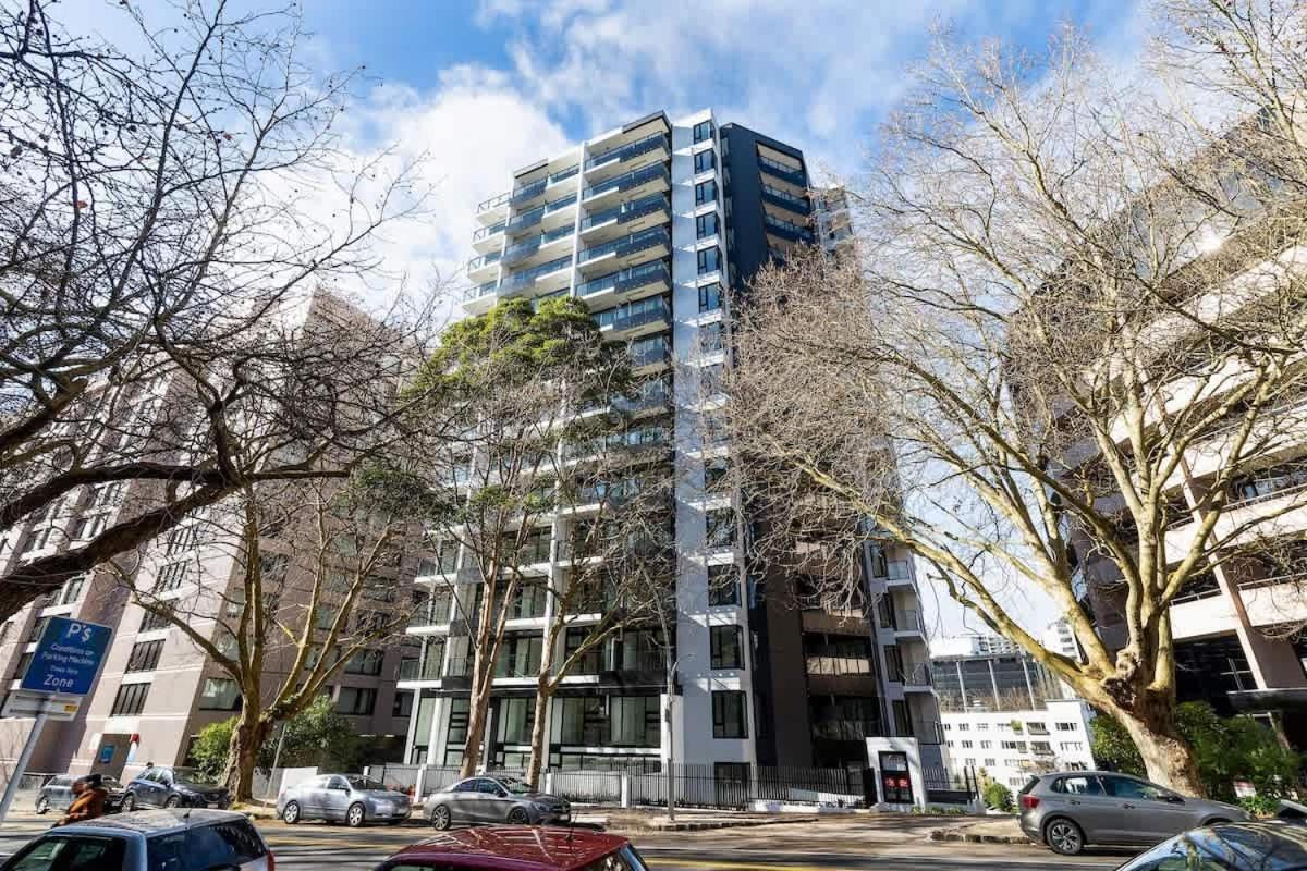 Tree-lined On High Level With Skytower View Auckland