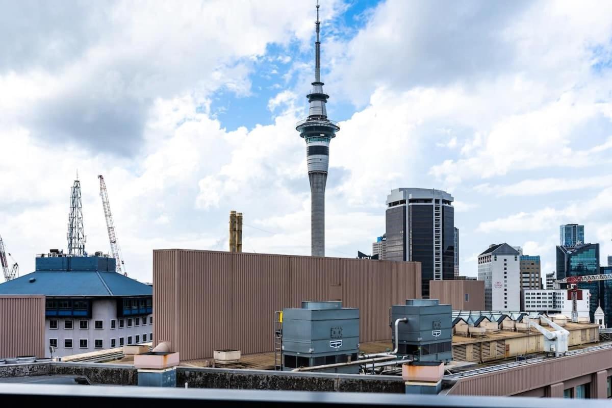 Tree-lined On High Level With Skytower View Apartment